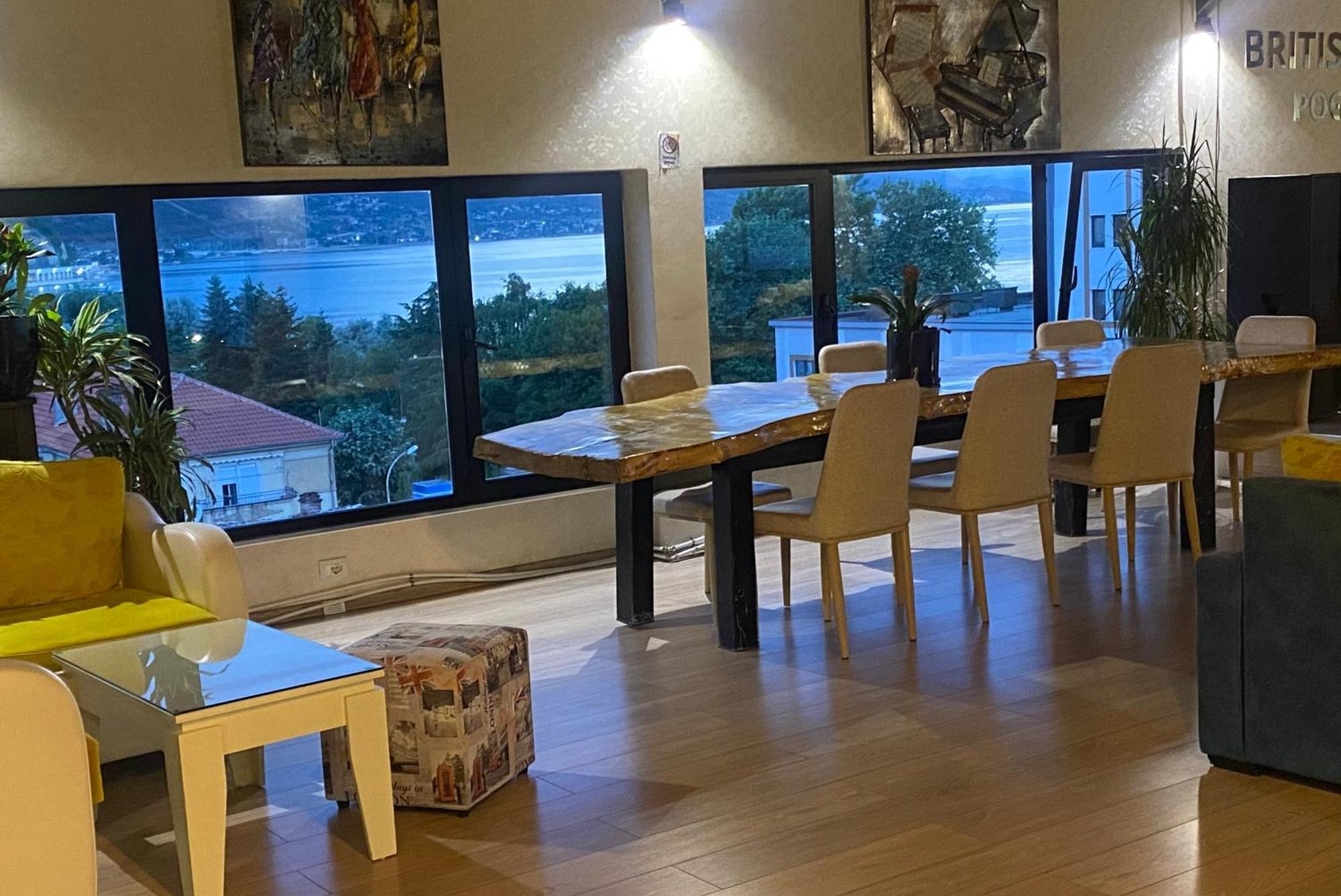 British Hotel Πόγραδετς Εξωτερικό φωτογραφία